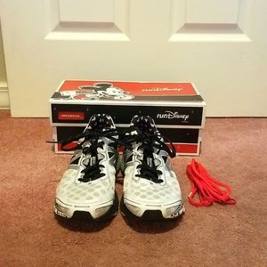 Run Disney 2015 Womens size 9  New Balance 860V5 Minnie Mouse Running Course